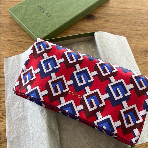 GUCCI Travel accessories geometric G print eye mask with pouch - Picture 2 of 8